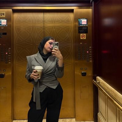 yyomna3's profile picture. 