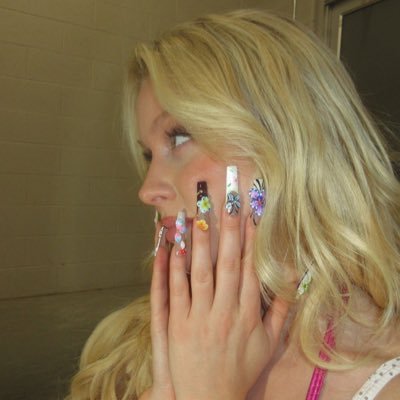 leleharauujo's profile picture. lux is love