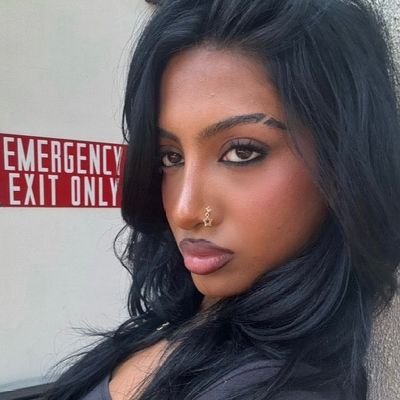 naluazjm's profile picture. 