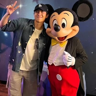 thinkingyoongi's profile picture. got you by your balls and your socioeconomics she/they

eternal sunshine.