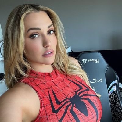 ECheere27804's profile picture. 󱢏