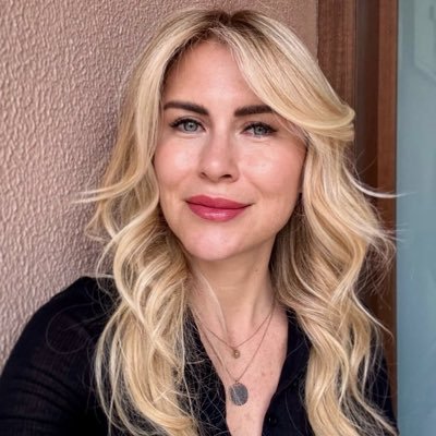 Marina_Jones_'s profile picture. Jewelry Dealer 💎 | Former Data Architect 📊 | Cross-industry Entrepreneur 🚀
From data to diamonds, I love every precise and sparkling choice.