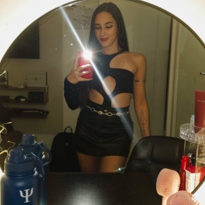 ticiahernandes's profile picture. nem eu sei oq passa na minha cabeça