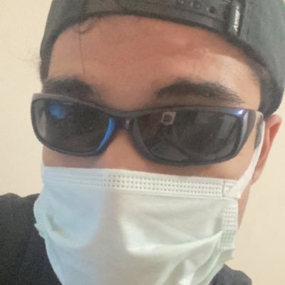 sapliscavekili's profile picture. Hepiniz bana farklı olduğum için gülüyorsunuz ben ise size aynı olduğunuz için.