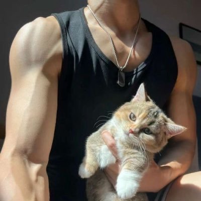 ZeroLukejG's profile picture. Fitness, waves & sunshine — that’s my kind of life. 🌊🏋️‍♂️ Ocean lover | Sports addict | Chasing good vibes and sunsets. 🌅