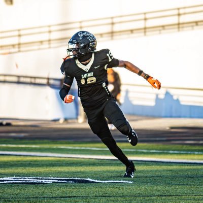 Slanko35's profile picture. C/O 26 🎓 ||GHS Football/Track ||6’4 190 lbs ||Hallwendell018@gmail ||OLB WR|| ⚡️