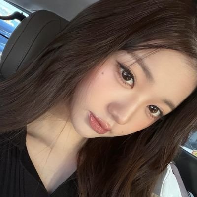 Octobergirl2310's profile picture. 