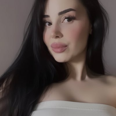 aebrunuur's profile picture. cute görünürüm, tehlike çanları sonra çalar