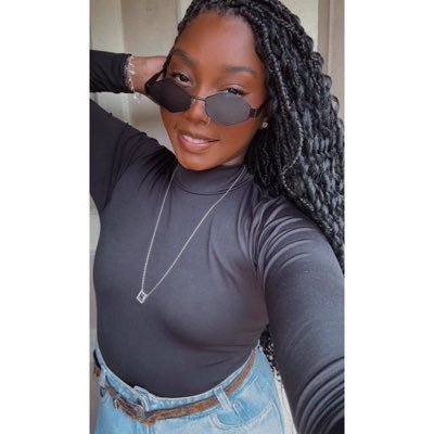 AnaCris94001257's profile picture. happy, enlightened and grateful✨