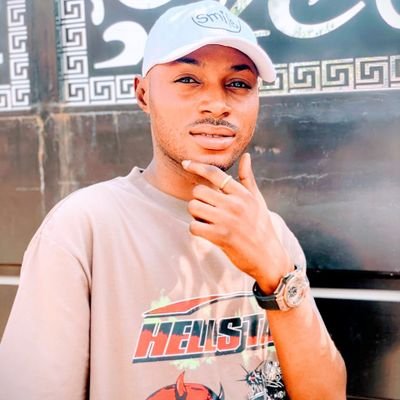 Adeslenzy's profile picture. Man utd fc ♥️♥️♥️ // everything politics // CR7 // music lover : Chris brown