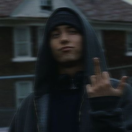 mahmvda's profile picture. Identity crisis