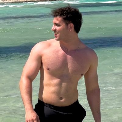 brtemez's profile picture. Ad augusta per angusta 🪽🌿 judoca a ratos