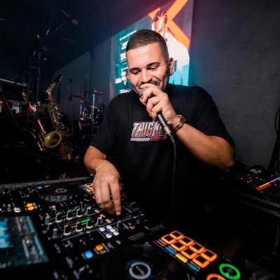 baladj_'s profile picture. DJ, historiador e Pai da Luísa. https://t.co/lkKzN4eSxJ