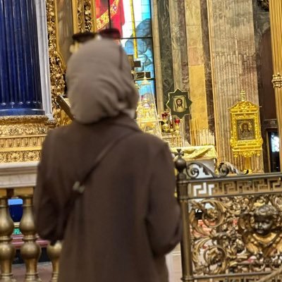 fatimabnay's profile picture. ✇ | وتَحسبُ أنَّك جُرمٌ صغير، وفيكَ انطوى العالمُ الأكبرُ