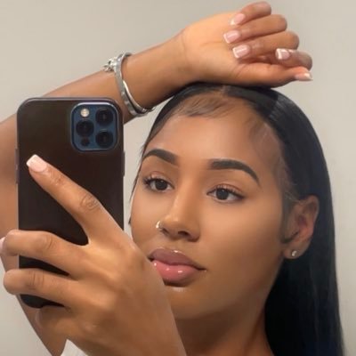 Rarely_Aa's profile picture. 🧚🏽✨