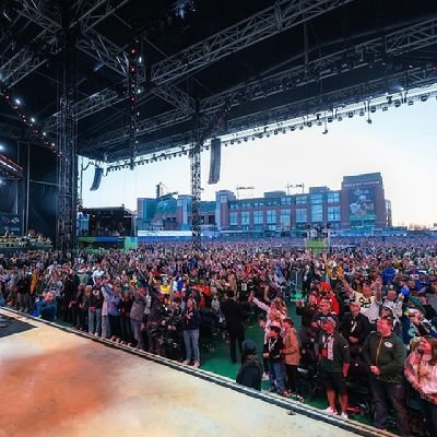 Bradpaisleyxme's profile picture. Snow Globe Town - Available Now