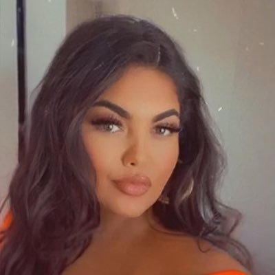 _Hennya_'s profile picture. 