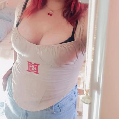 ElPilardeJade's profile picture. ✨💜Army forever 💜✨

si me sigues te sigo.  🥺💜
*Creo que no hay necesidad de vivir tu vida en base de los estándares de otros.* ~Namjoon