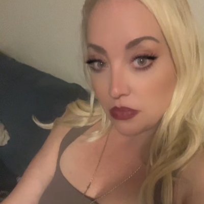 holliewoul35821's profile picture. Former Twitter Menace. 
Cal Poly student. 
Published writer. 
Former lover of sights and sounds.