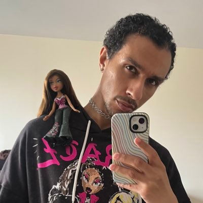 mxheiric's profile picture. you can bow now🫅🏽 | they/he💛🤍💜🖤 | ✊🏽🏳️‍🌈♌️