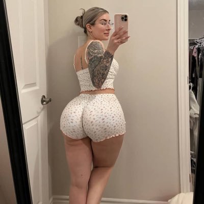 JaneJenny20433's profile picture. 