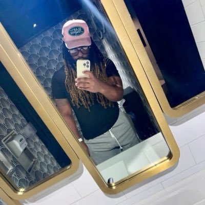 DRoyale's profile picture. Heem.