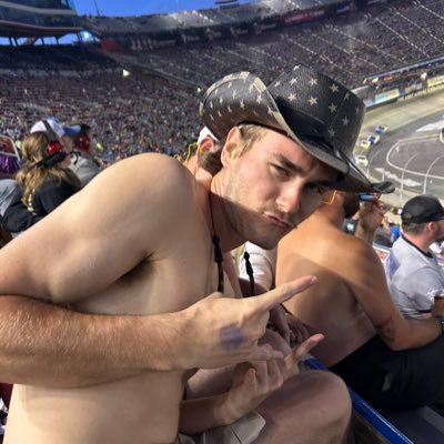 turntleftracing's profile picture. If It Goes Fast And Left I’d Watch🤷🏼