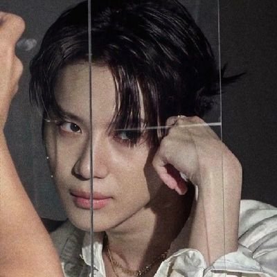 Rozaamz's profile picture. 