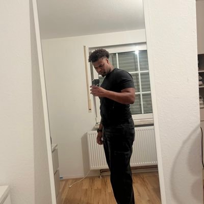 tperi24's profile picture. Arrasta pa cima