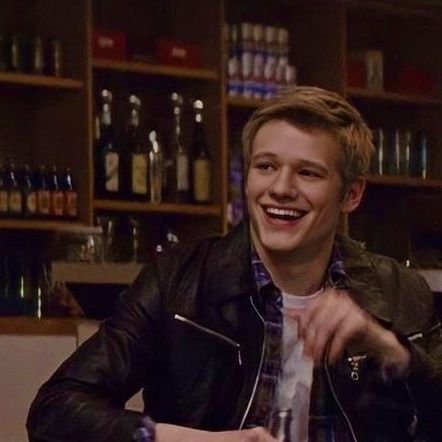 That1Hawkeye's profile picture. you're just not gonna listen to anything I say, are you? 
@bartonpriv