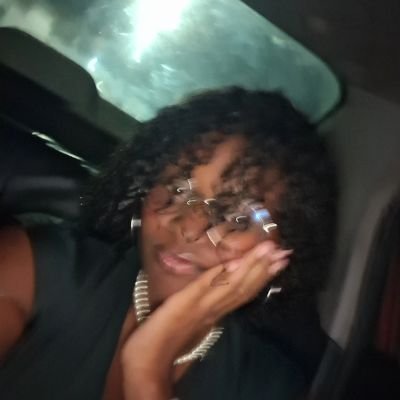 julia34867's profile picture. 💋