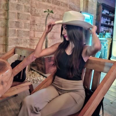 FernandaBrambi's profile picture. Médica. Sé cómo funciona el cuerpo humano pero sigo aprendiendo cómo es que funciona la vida 🧠🫀🌱