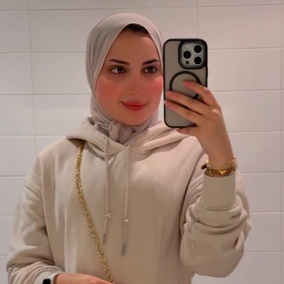 Aey_almotaz's profile picture. Dentist 👩🏻‍⚕️🦷