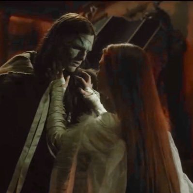 derunescrimson's profile picture. 🎬writer| she/her| reviewer☕️| video games| enemies to lovers connoisseur | future podcaster 🎙️| ghoulcy| ratlo