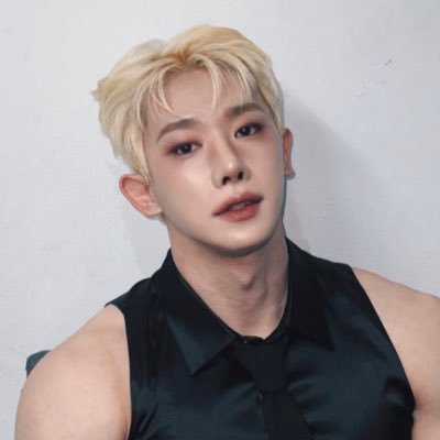 OUTRO9PM's profile picture. fluent in the language of monsta x and wonho buffoonery