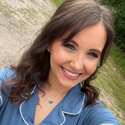 louisemoore_1's profile picture. Pokèmon Connoisseur 🐾