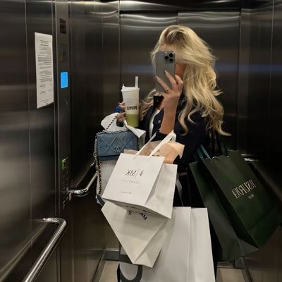 FindomRebe53182's profile picture. your money makes me happy