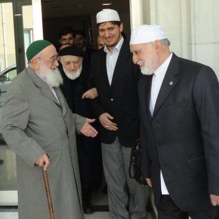 _talhacakir_'s profile picture. ولقد حُرِمْتُ إقامةً في طيبة
يا ليتَ روحي في المدينة تُنْزَعُ

29müif