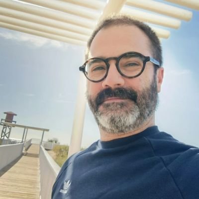 agusburgos's profile picture. Orgulloso padre de Martín y marido de Julián.