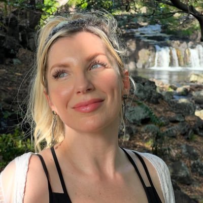 sarahcoontz's profile picture. Coffee lover | Yoga instructor | Crypto security agent-Living slowly, loving loudly 🧘‍♀️☕