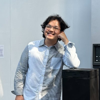 zhaovan8's profile picture. type, games, comics, poems, pastries ✻ 🏳️‍🌈