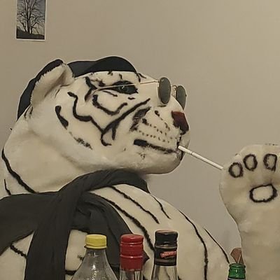 anhindars_'s profile picture. mais cette époque est la nôtre et on ne peut pas vivre en se haïssant | she got away