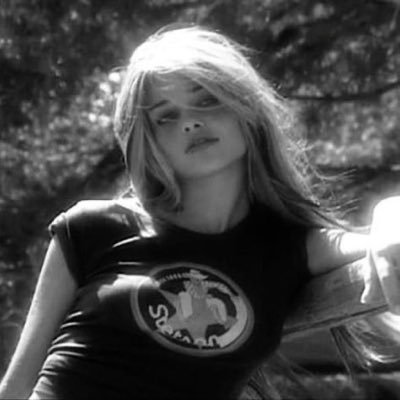 ll5es's profile picture. عمري موّال وقصيدة تركض الدرب الطويل