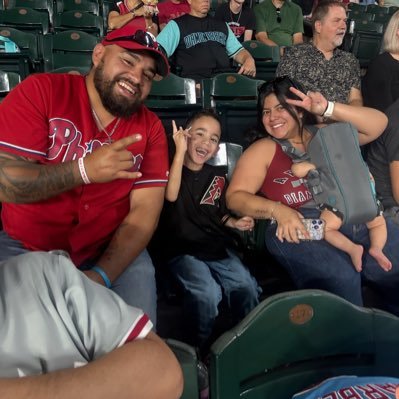 vicky_r96's profile picture. twenty-nine✨ daniel easton 💙 kiara victoria 🩷 az 🌵 disney obsessed 🏰