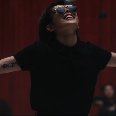 eezlily's profile picture. 