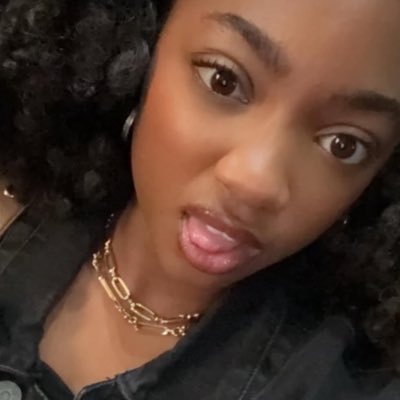 Style_Waleah's profile picture. The past can't hurt us if we don't look Let's let it go, better if we fall in love with our eyes closed