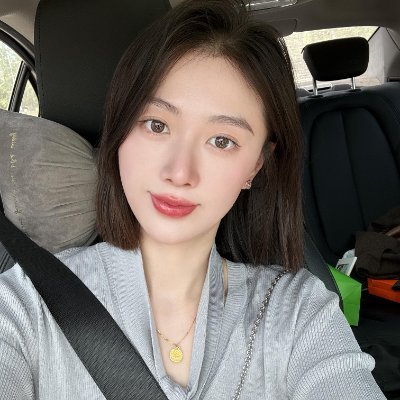 SYUMICHANKO's profile picture. Weave inspiration into every detail, letting lines and textures speak for themselves. Design isn't about making clothes; it's about conveying emotions, stories