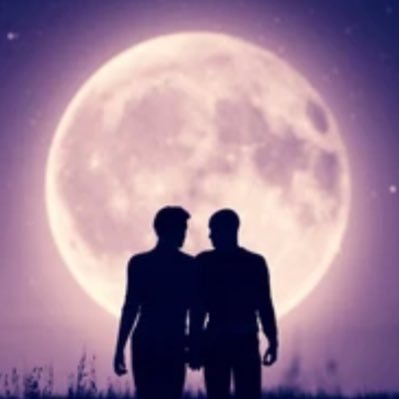 moonbroski's profile picture. Just a daddy here lookin around 🏳️‍🌈