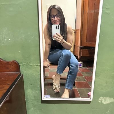 _chelesandoval's profile picture. 