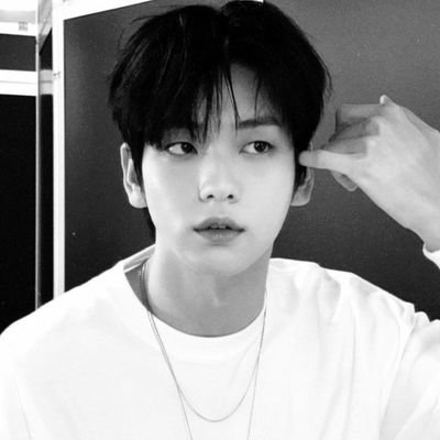 page_isoobin's profile picture. https://t.co/LcXowpduHf Leader born to shine.